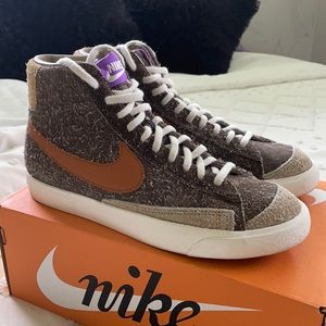 NIKE blazer mid ‘77 PRM women’s size 8